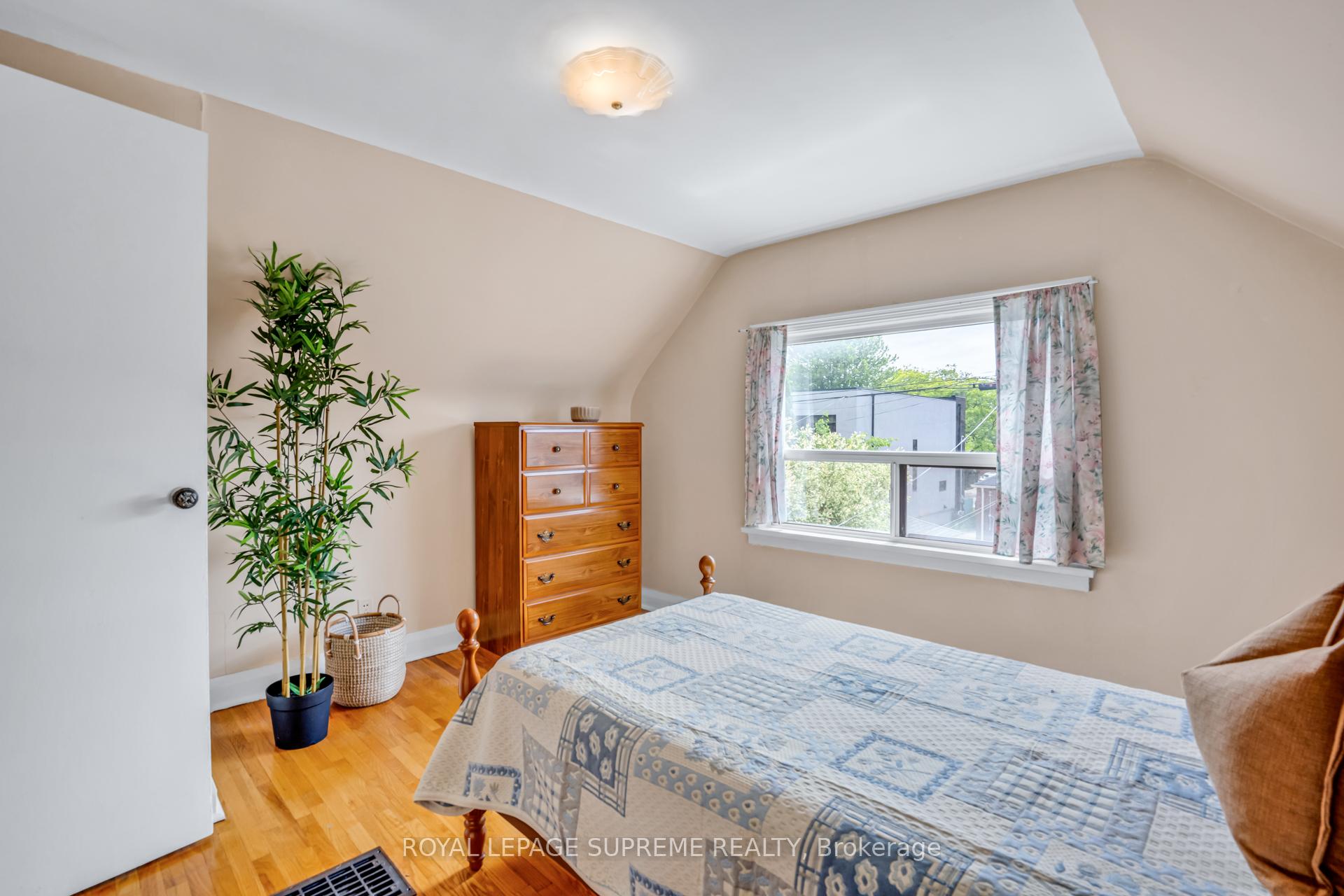 102 Binswood Avenue