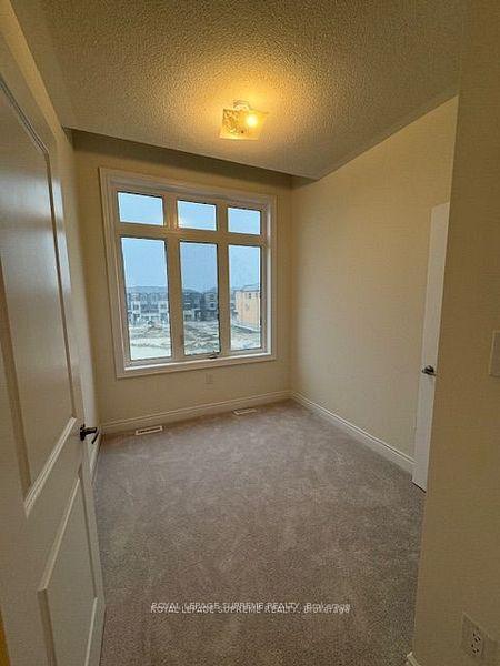 7 Tennant Circle