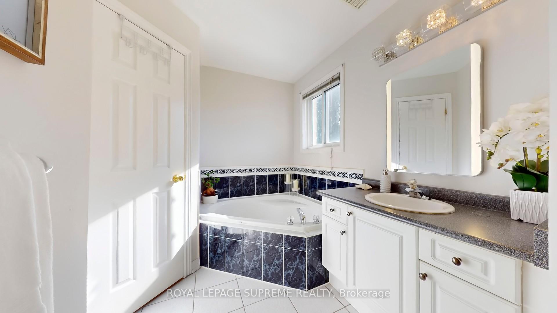 2249 Jack Crescent