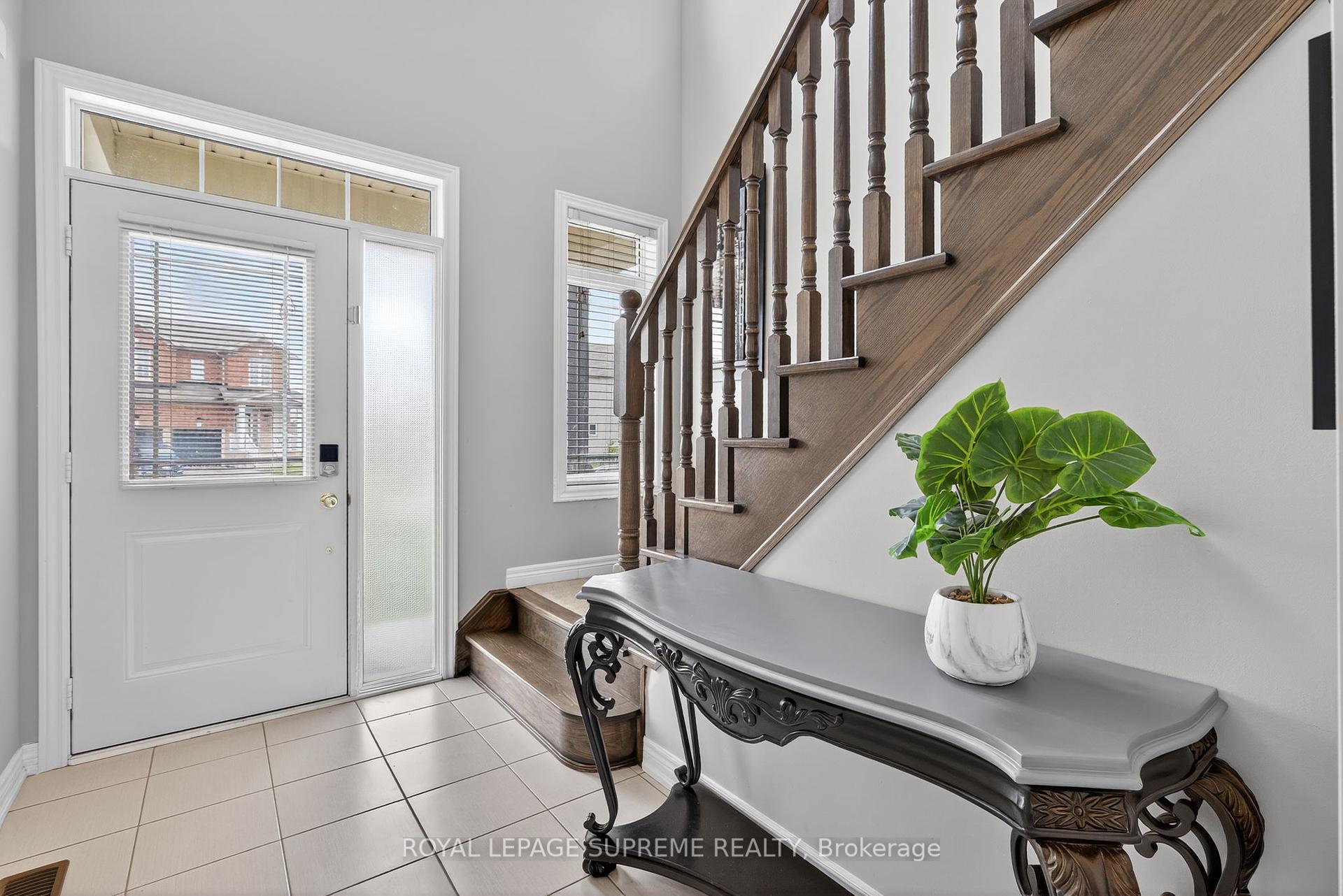28 Mandley Street