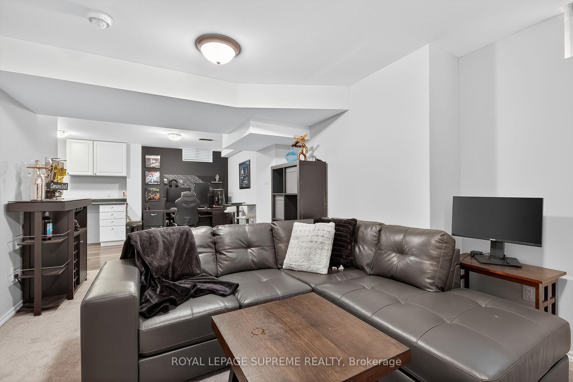 28 Mandley Street