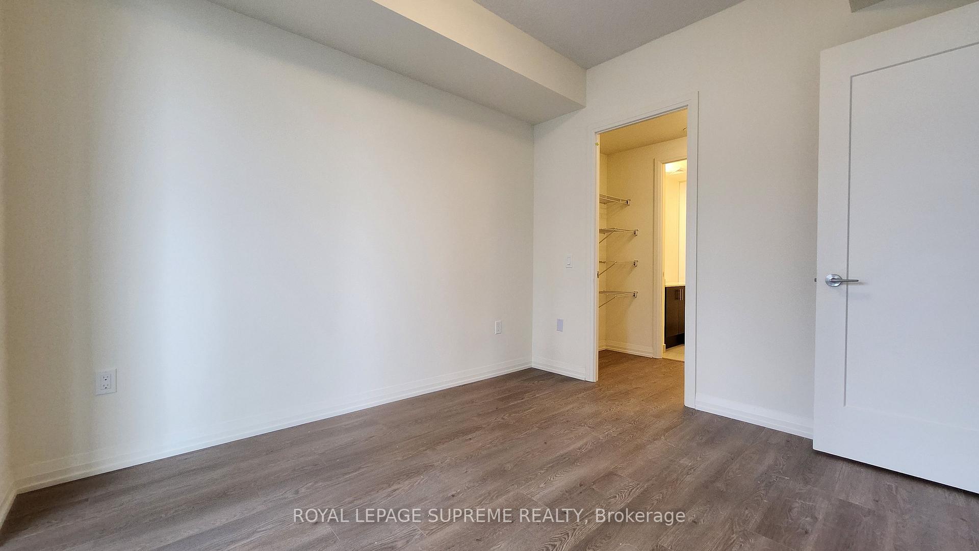 8960 Jane Street 404