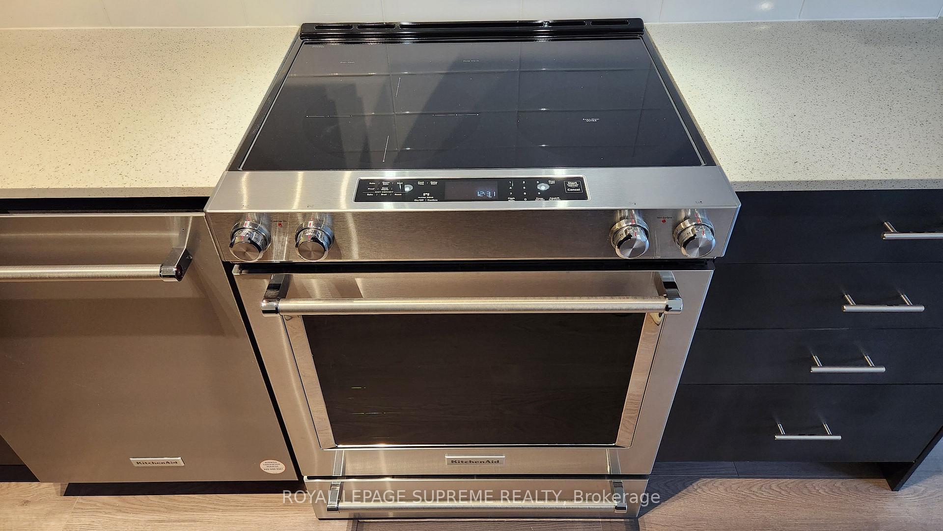 8960 Jane Street 404