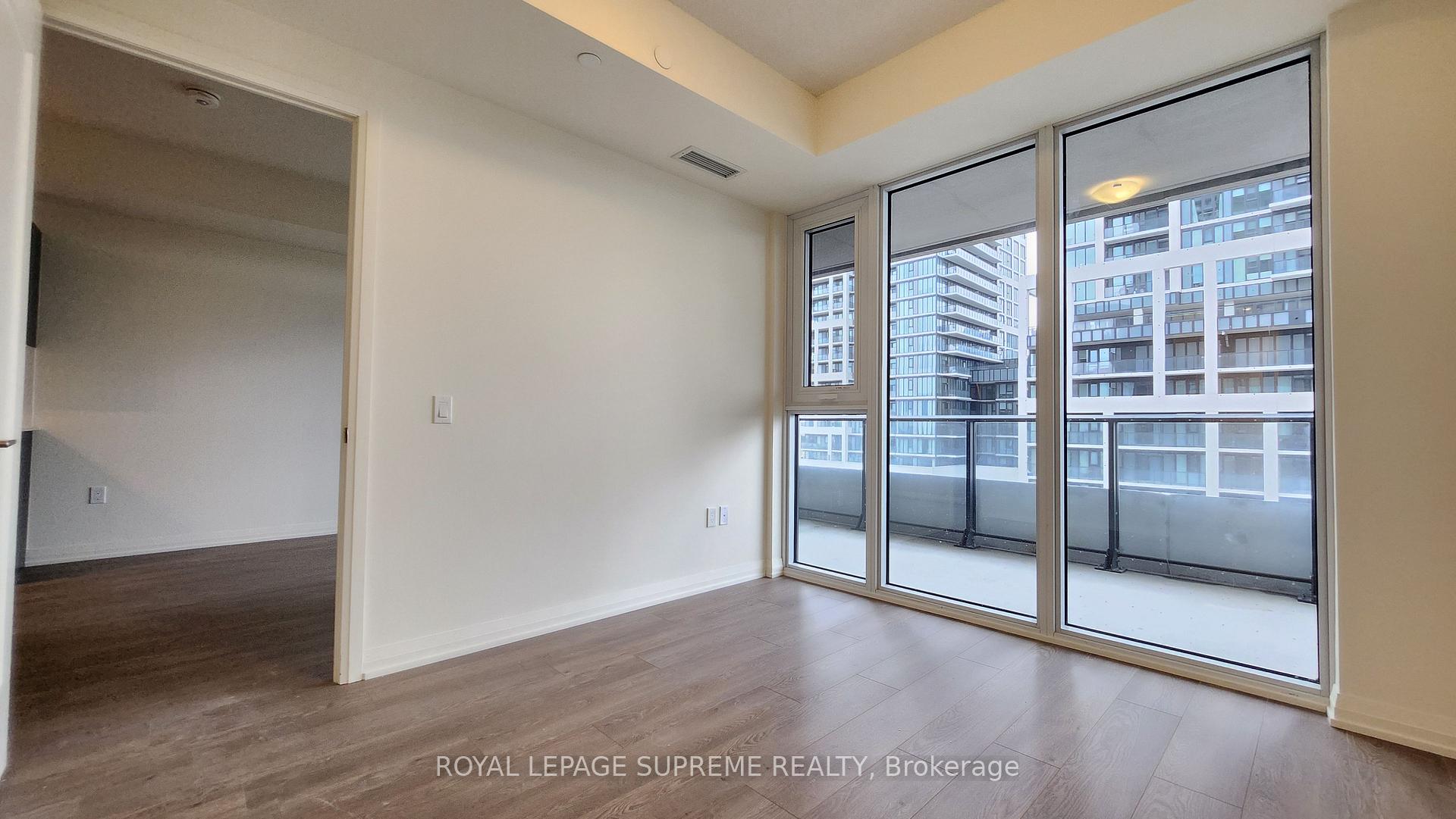 8960 Jane Street 404