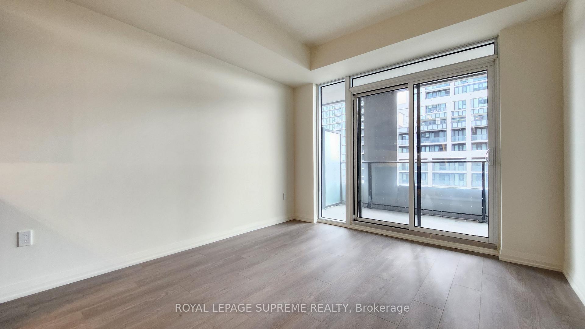 8960 Jane Street 404