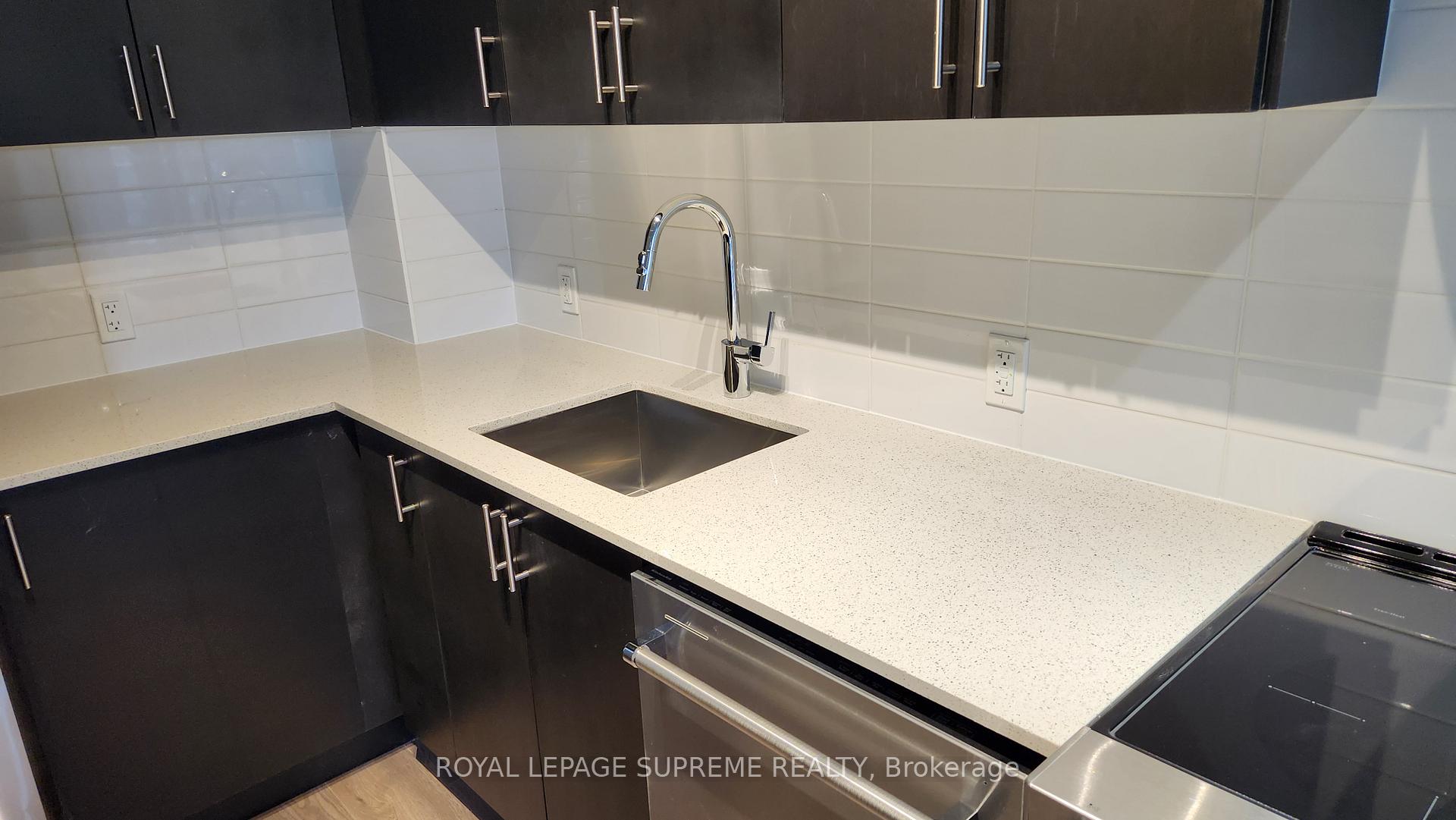 8960 Jane Street 404