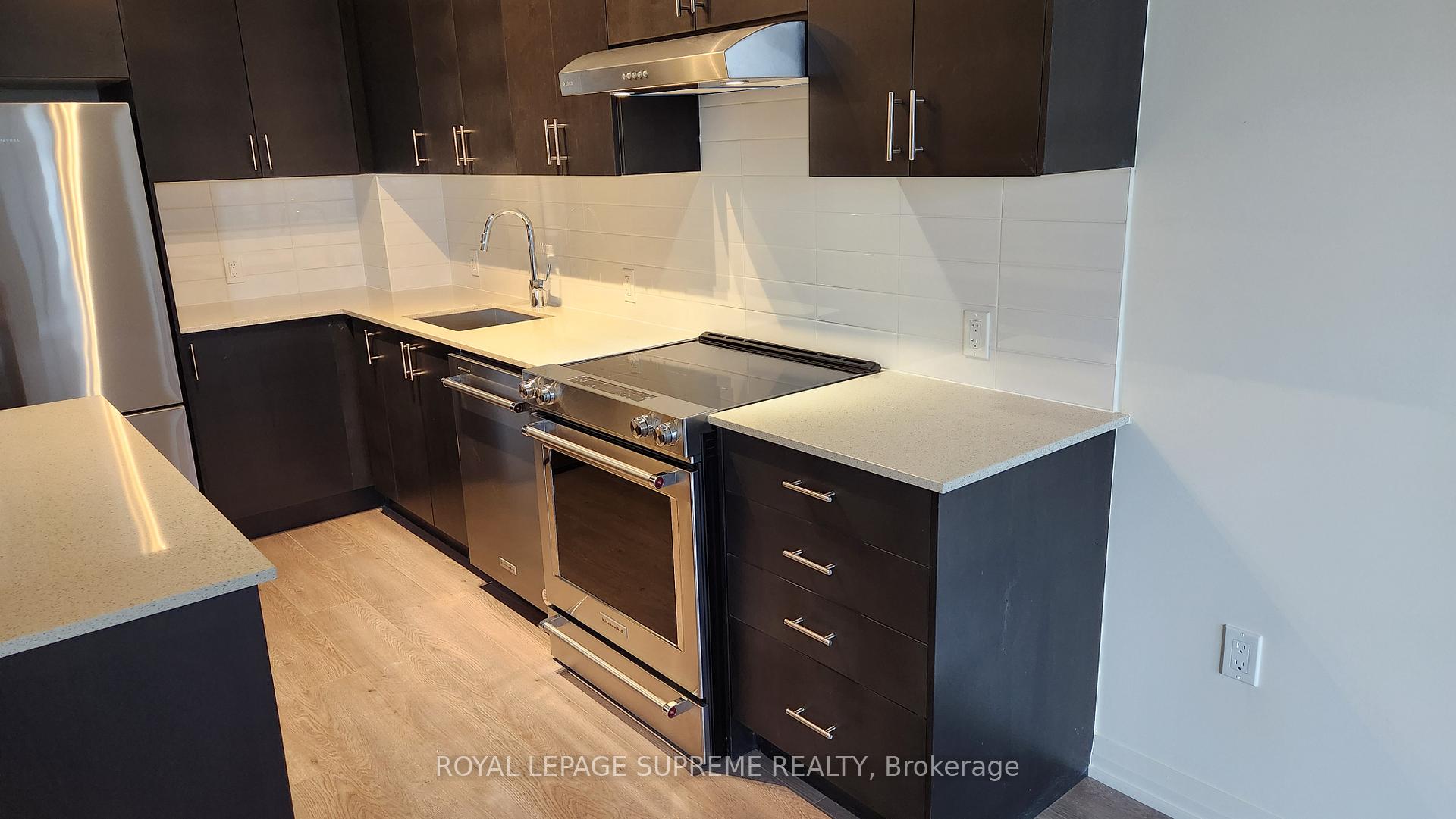 8960 Jane Street 404