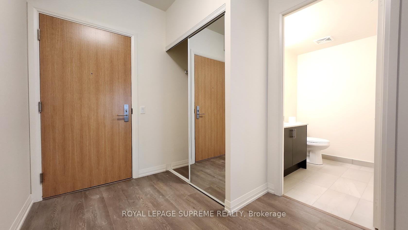 8960 Jane Street 404