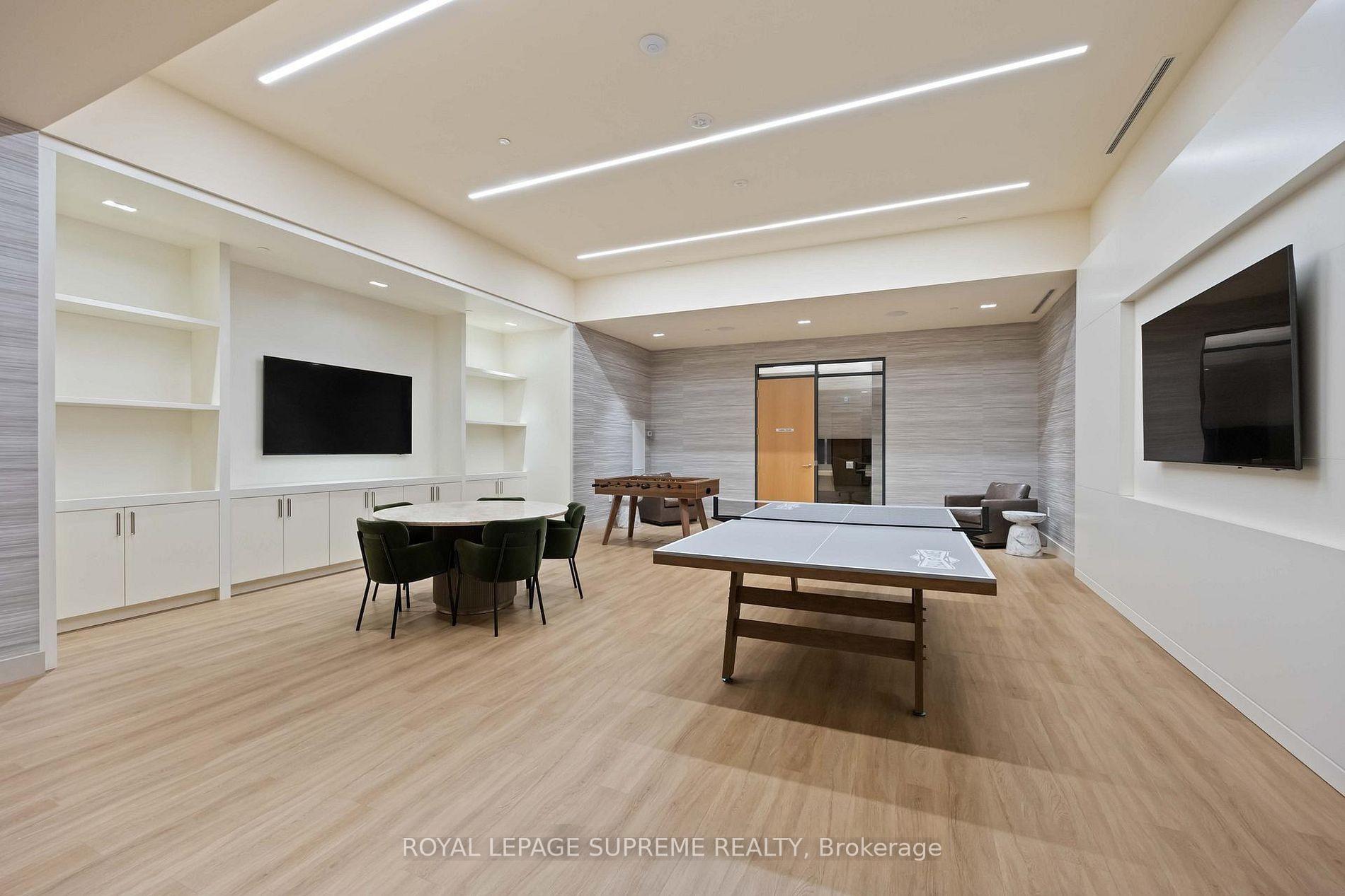 8960 Jane Street 404