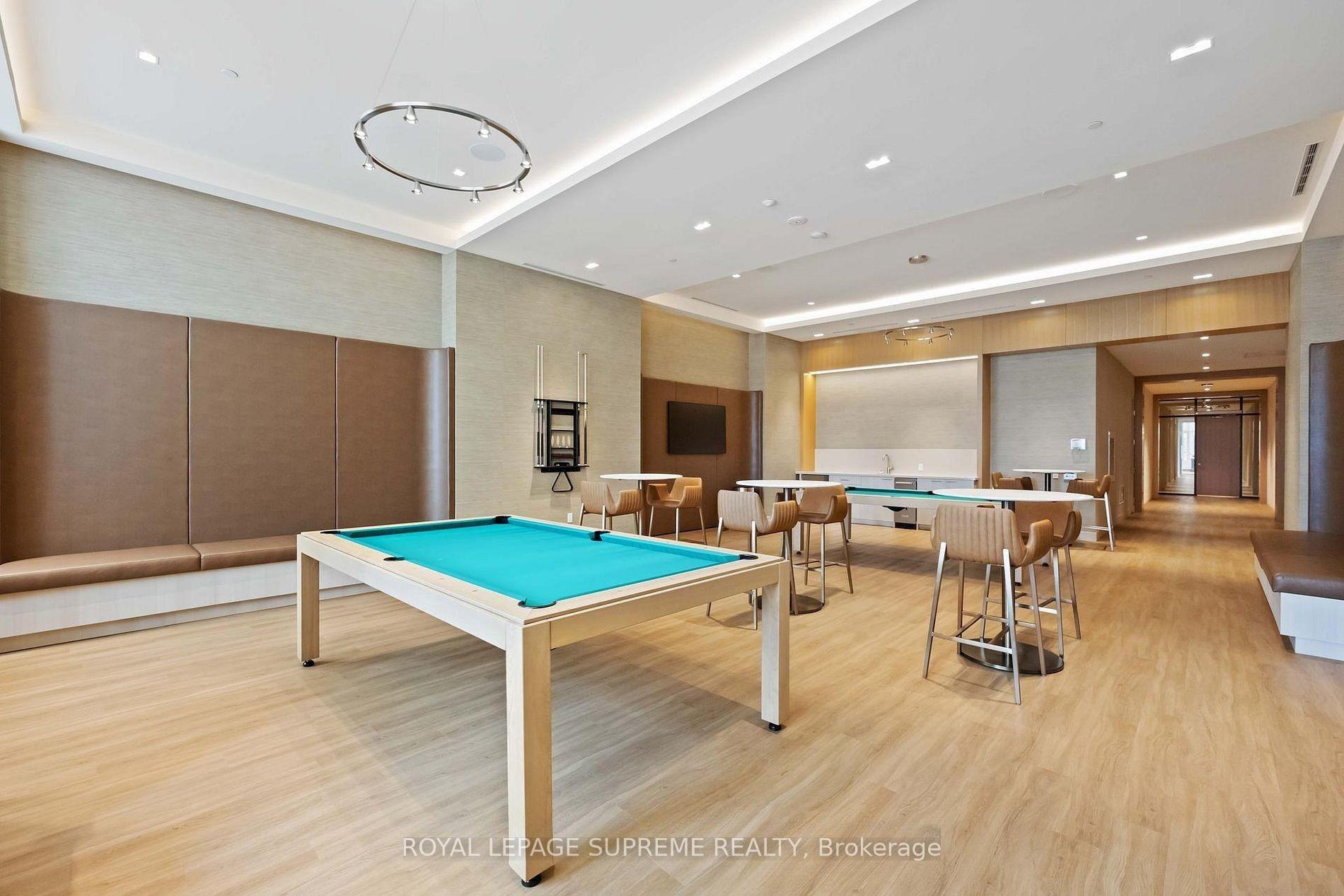 8960 Jane Street 404