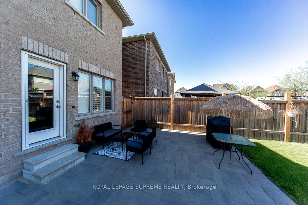 43 Hoard Avenue N