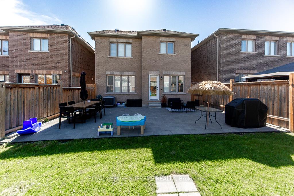 43 Hoard Avenue N