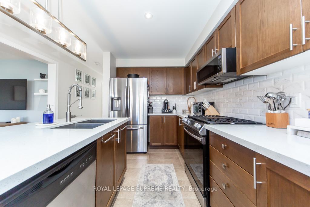 43 Hoard Avenue N