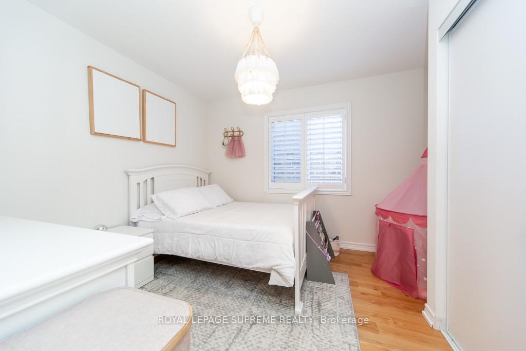 43 Hoard Avenue N