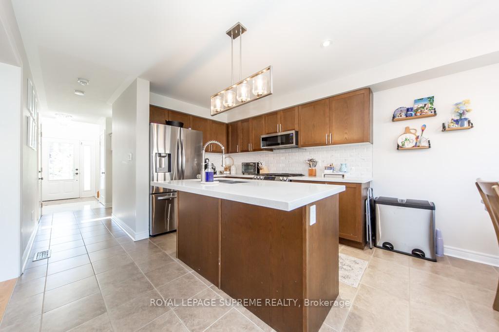 43 Hoard Avenue N