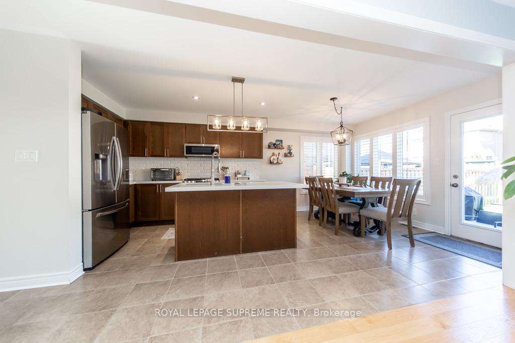 43 Hoard Avenue N