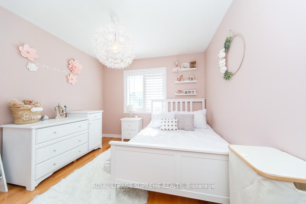 43 Hoard Avenue N