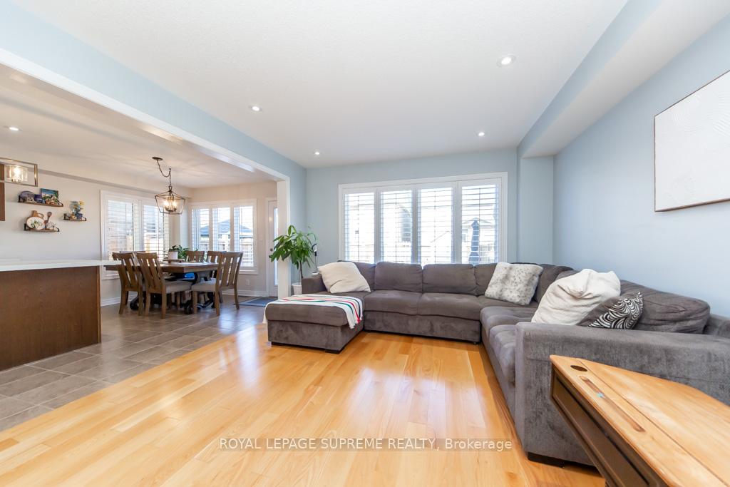 43 Hoard Avenue N