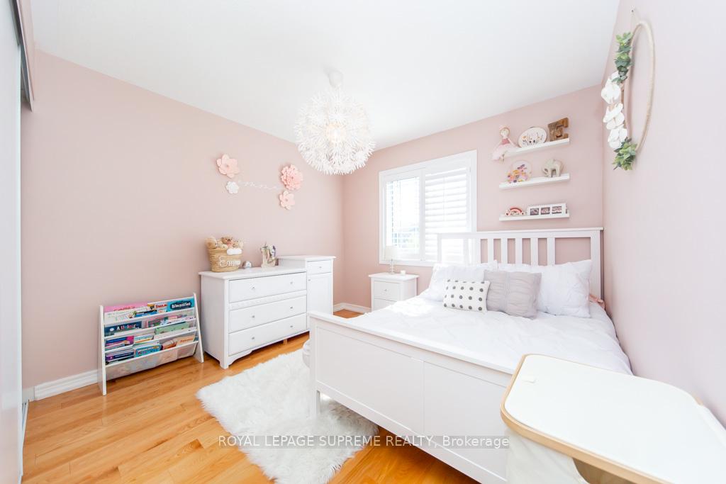 43 Hoard Avenue N