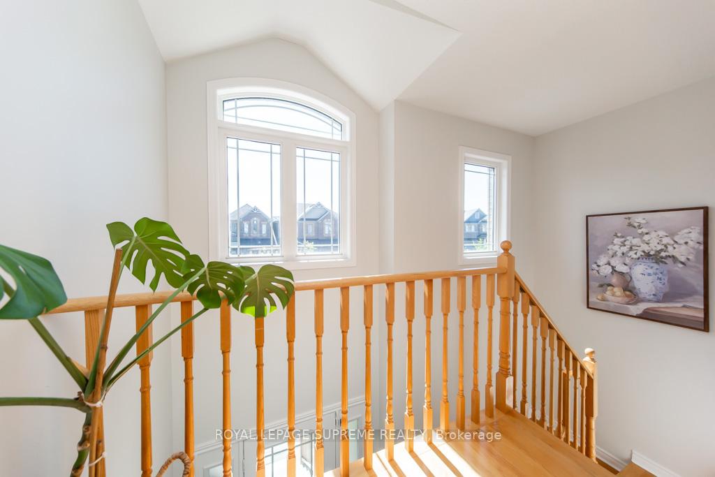 43 Hoard Avenue N