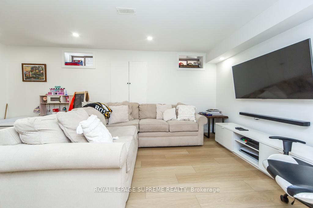 43 Hoard Avenue N