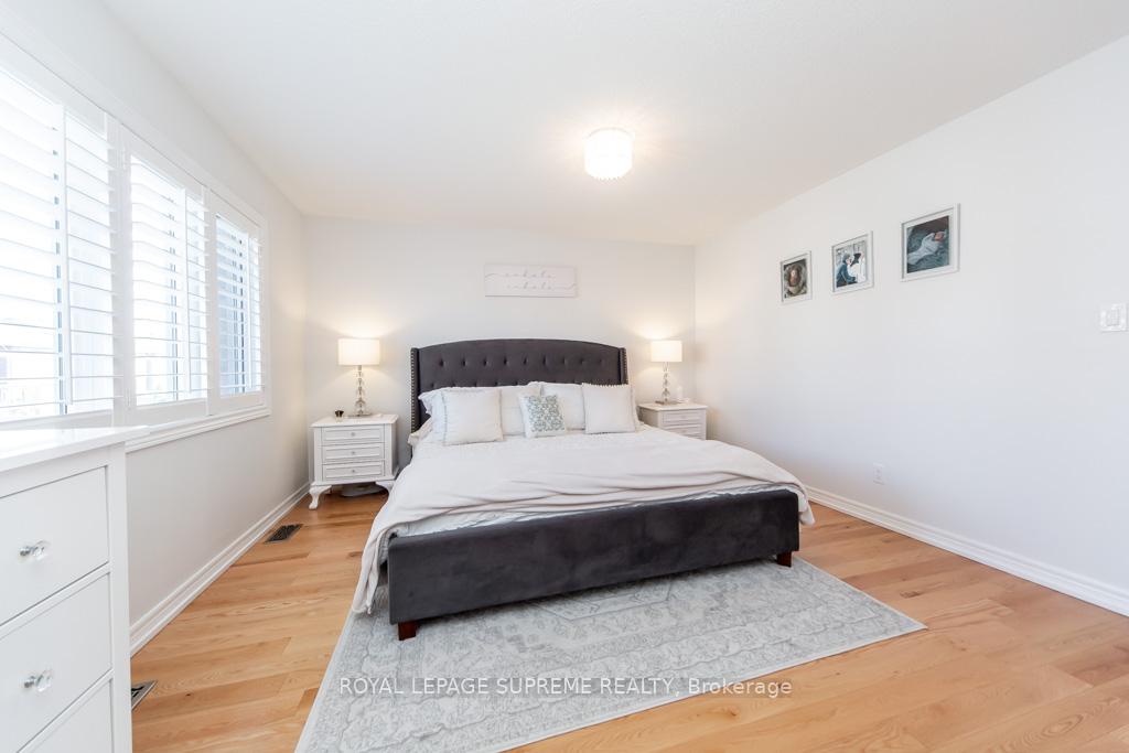 43 Hoard Avenue N