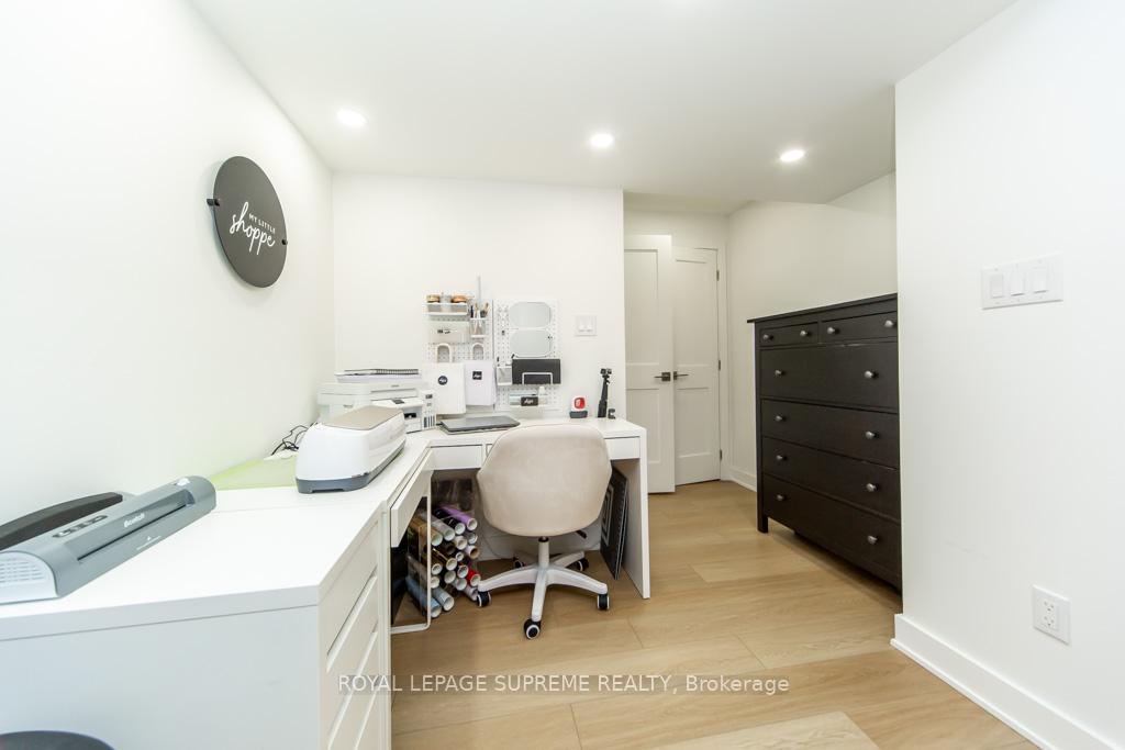 43 Hoard Avenue N