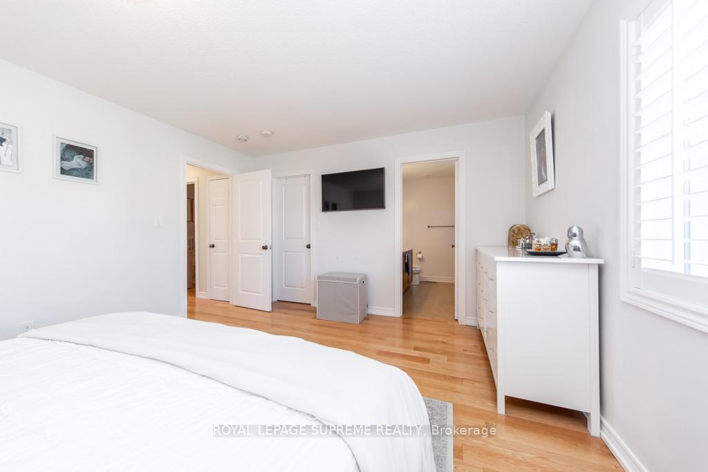 43 Hoard Avenue N
