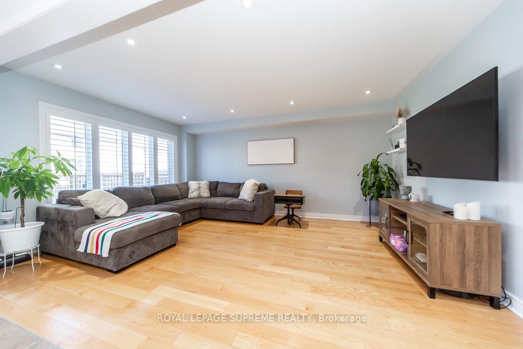 43 Hoard Avenue N
