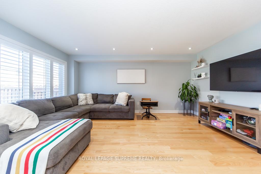43 Hoard Avenue N