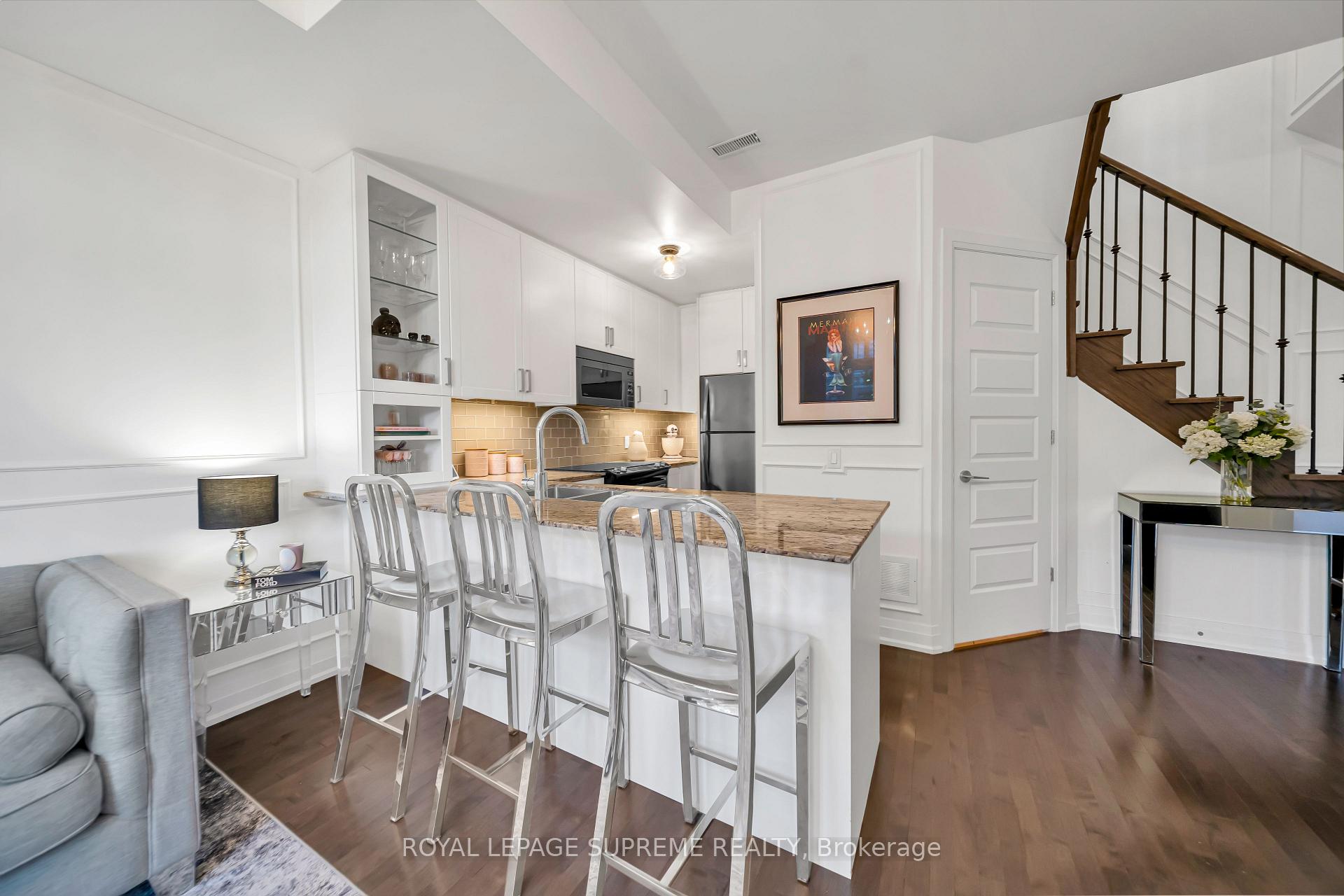 8167 Kipling Avenue 43
