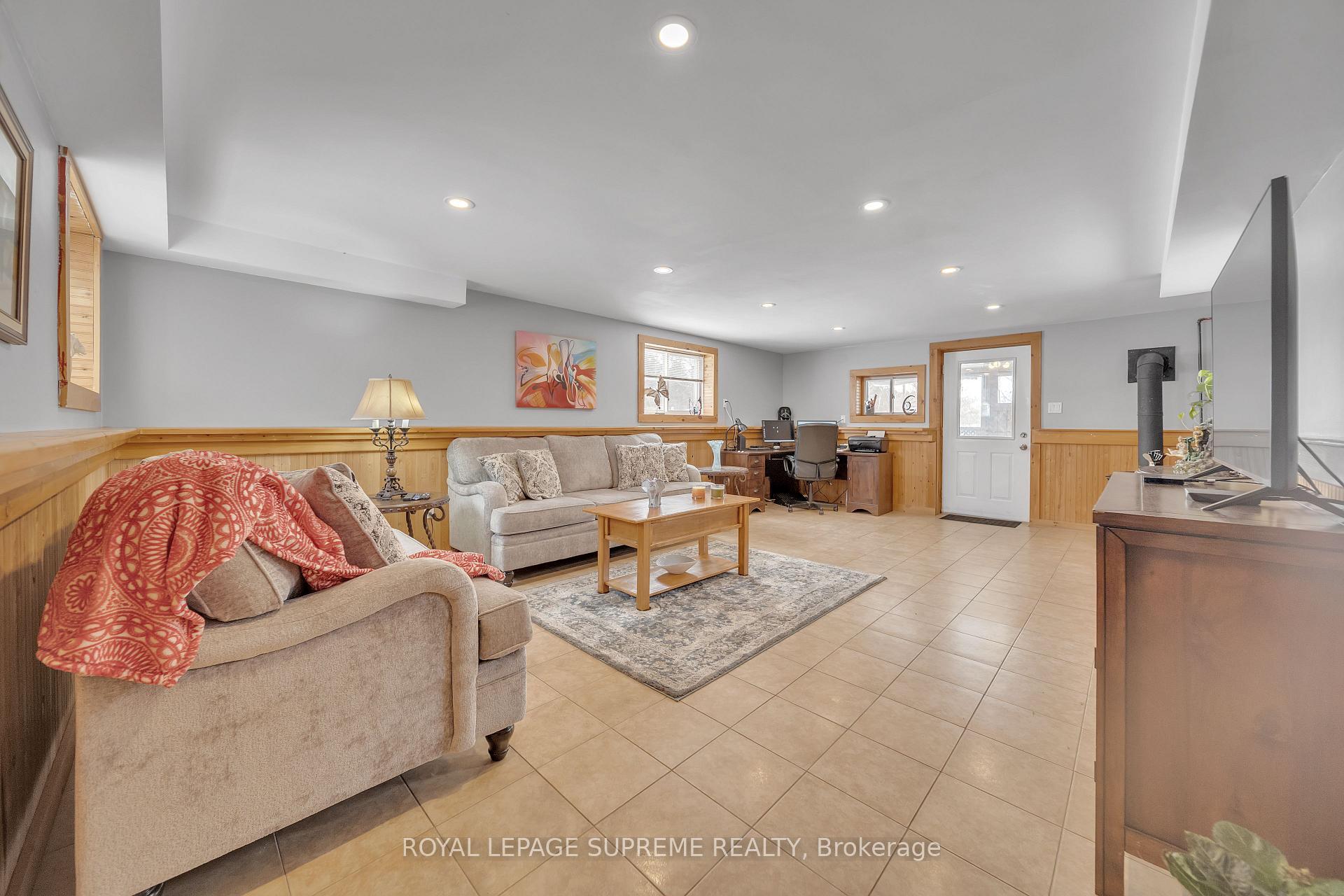 8740 12 Highway, Oro-Medonte