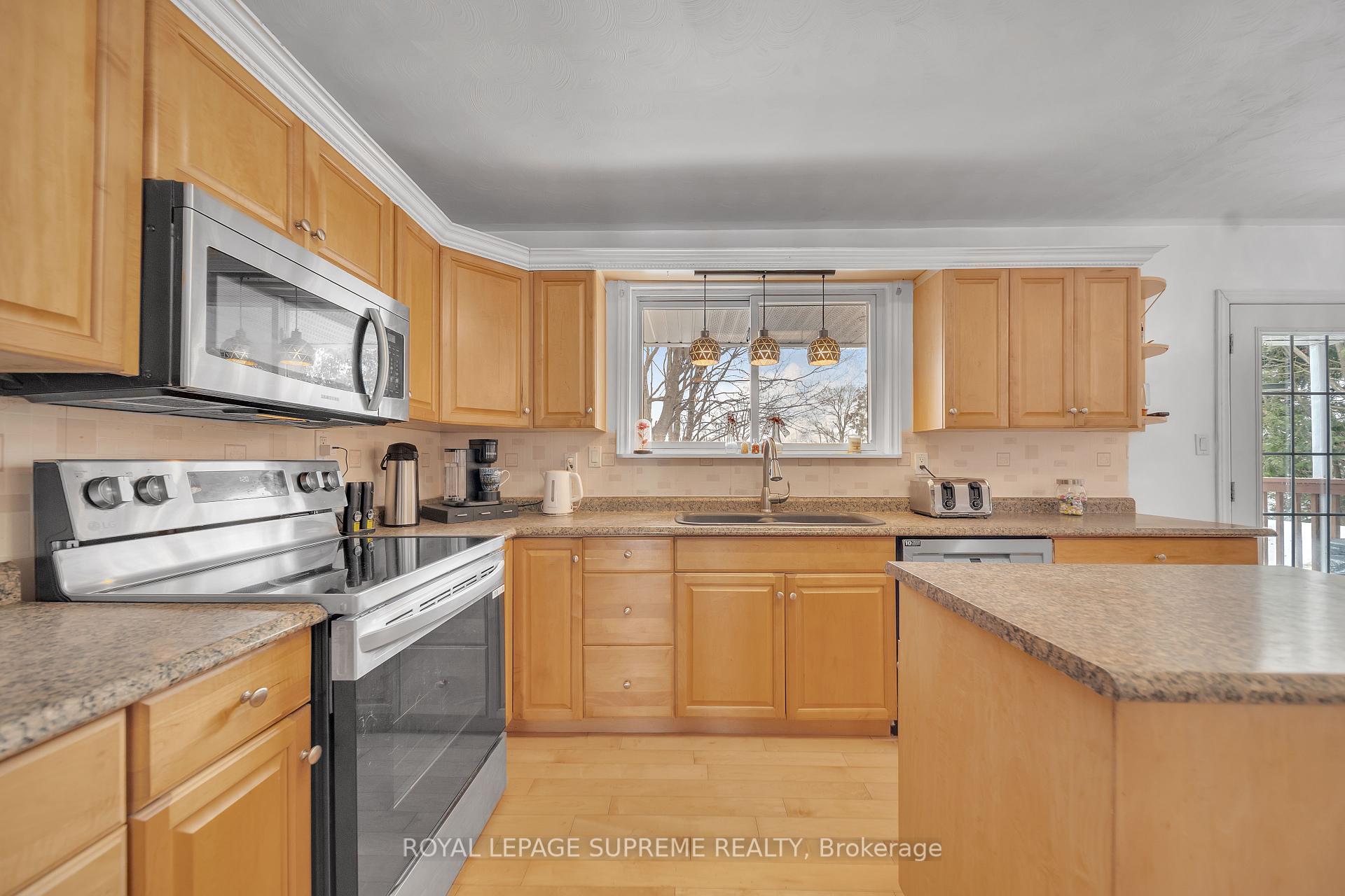 8740 12 Highway, Oro-Medonte