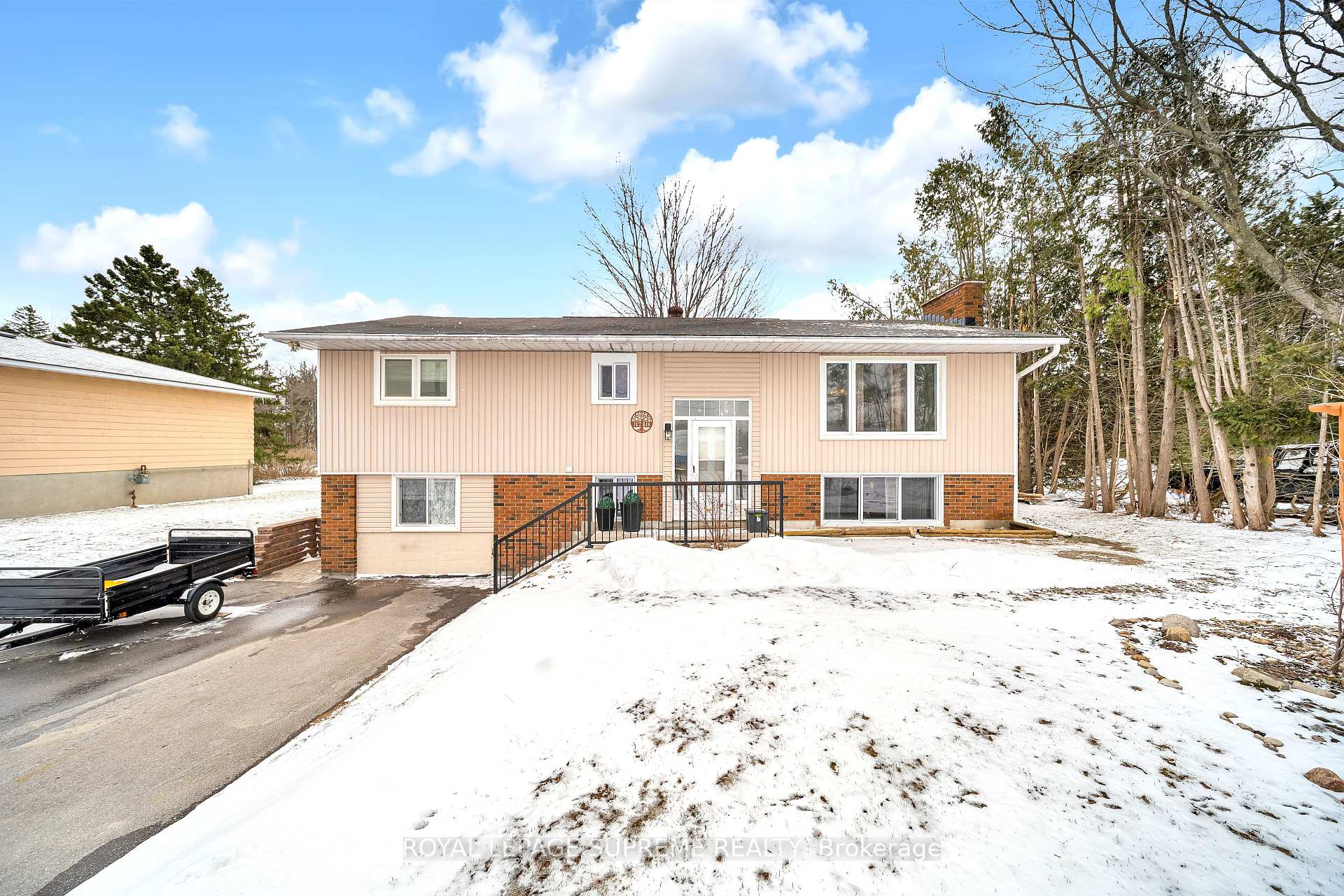 8740 12 Highway, Oro-Medonte