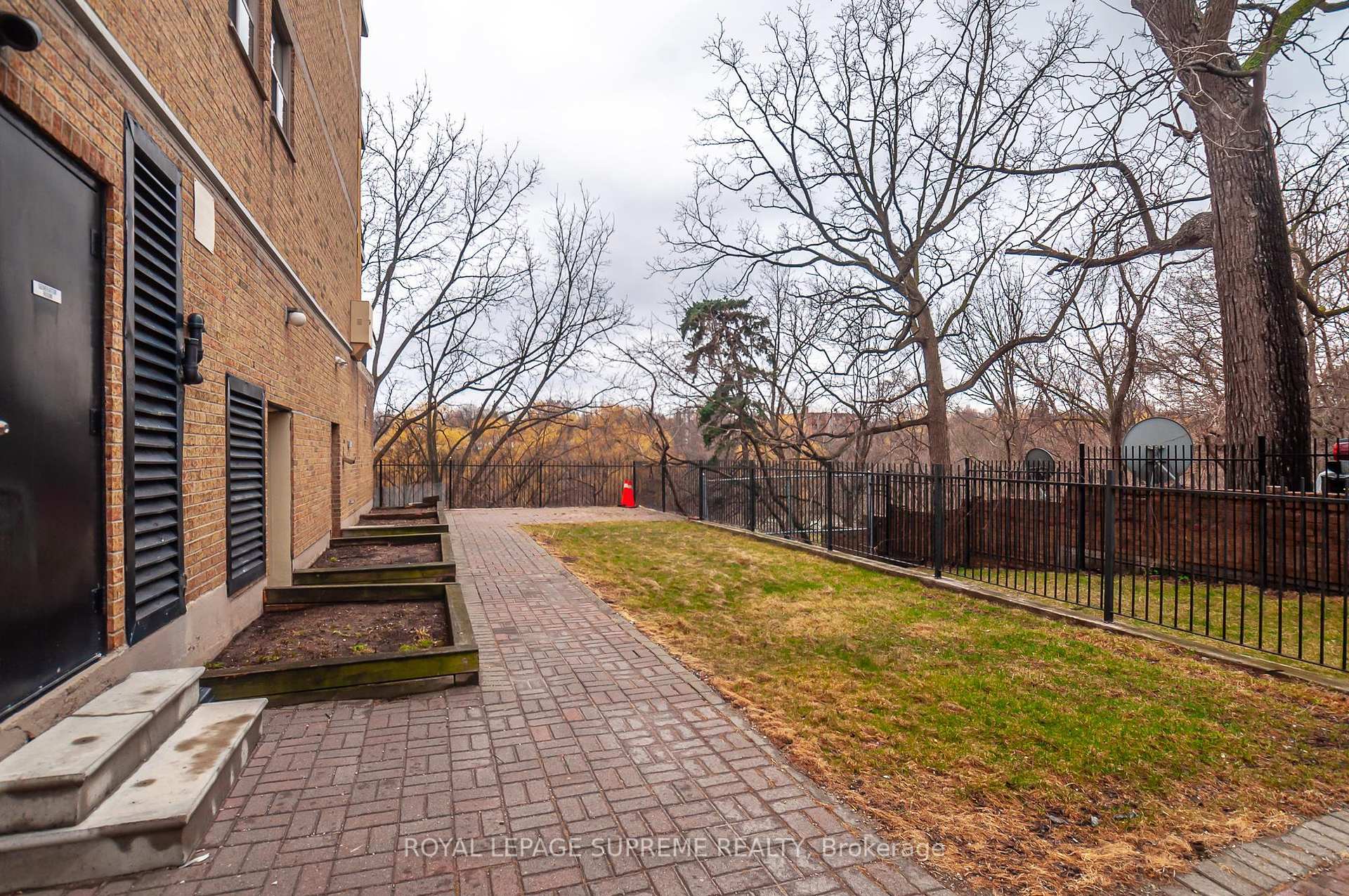 2130 Weston Road 501, Toronto W04 Unit: 501