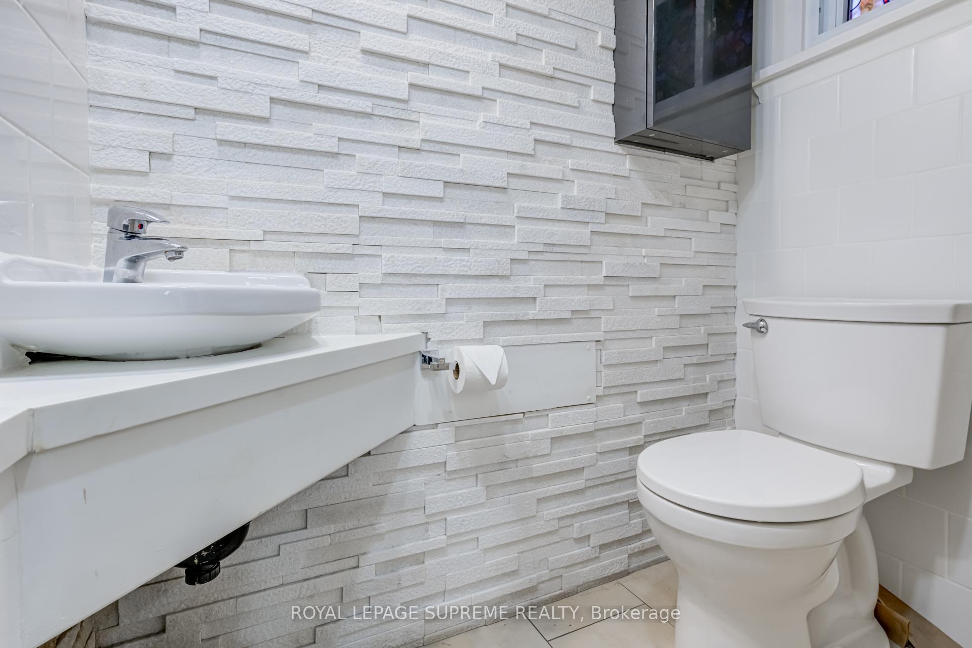 #1 - 118 Runnymede Road, Toronto Unit: 1