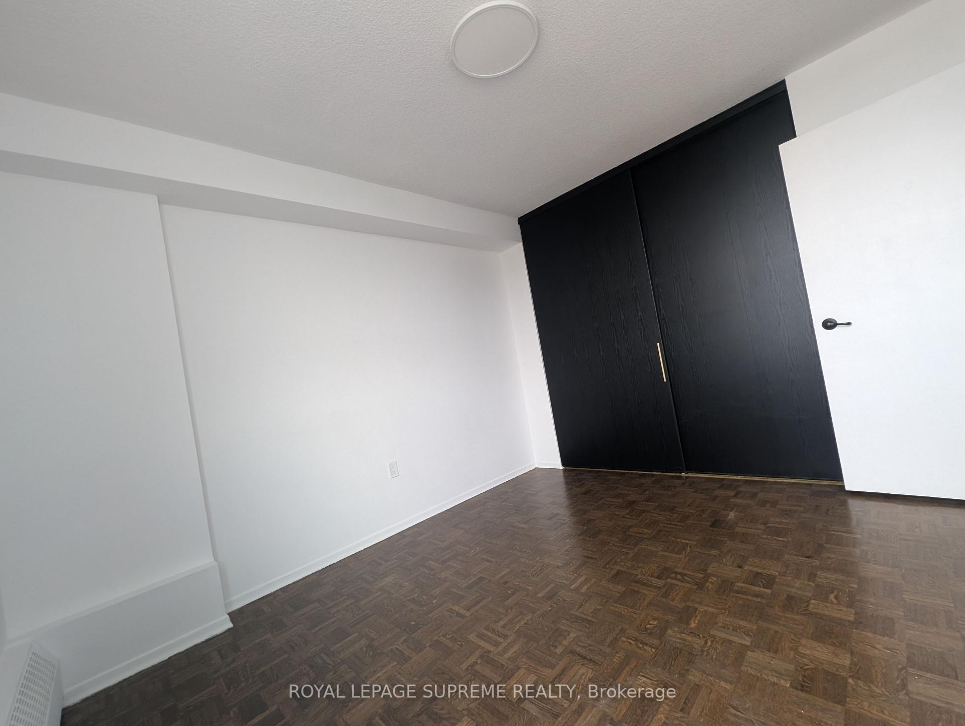 541 Blackthorn Avenue 1514, Toronto W03 Unit: 1514