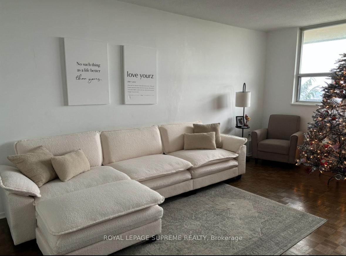541 Blackthorn Avenue 1514, Toronto W03 Unit: 1514