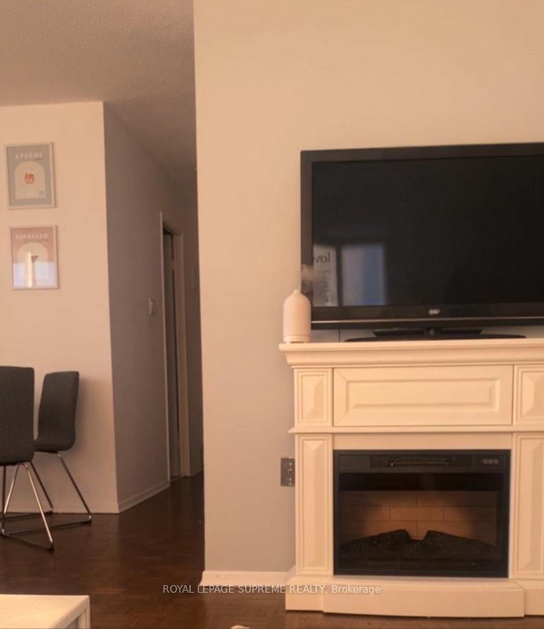 541 Blackthorn Avenue 1514, Toronto W03 Unit: 1514