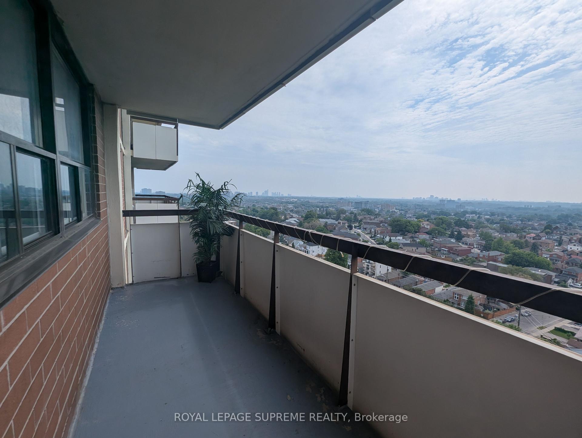 541 Blackthorn Avenue 1514, Toronto W03 Unit: 1514