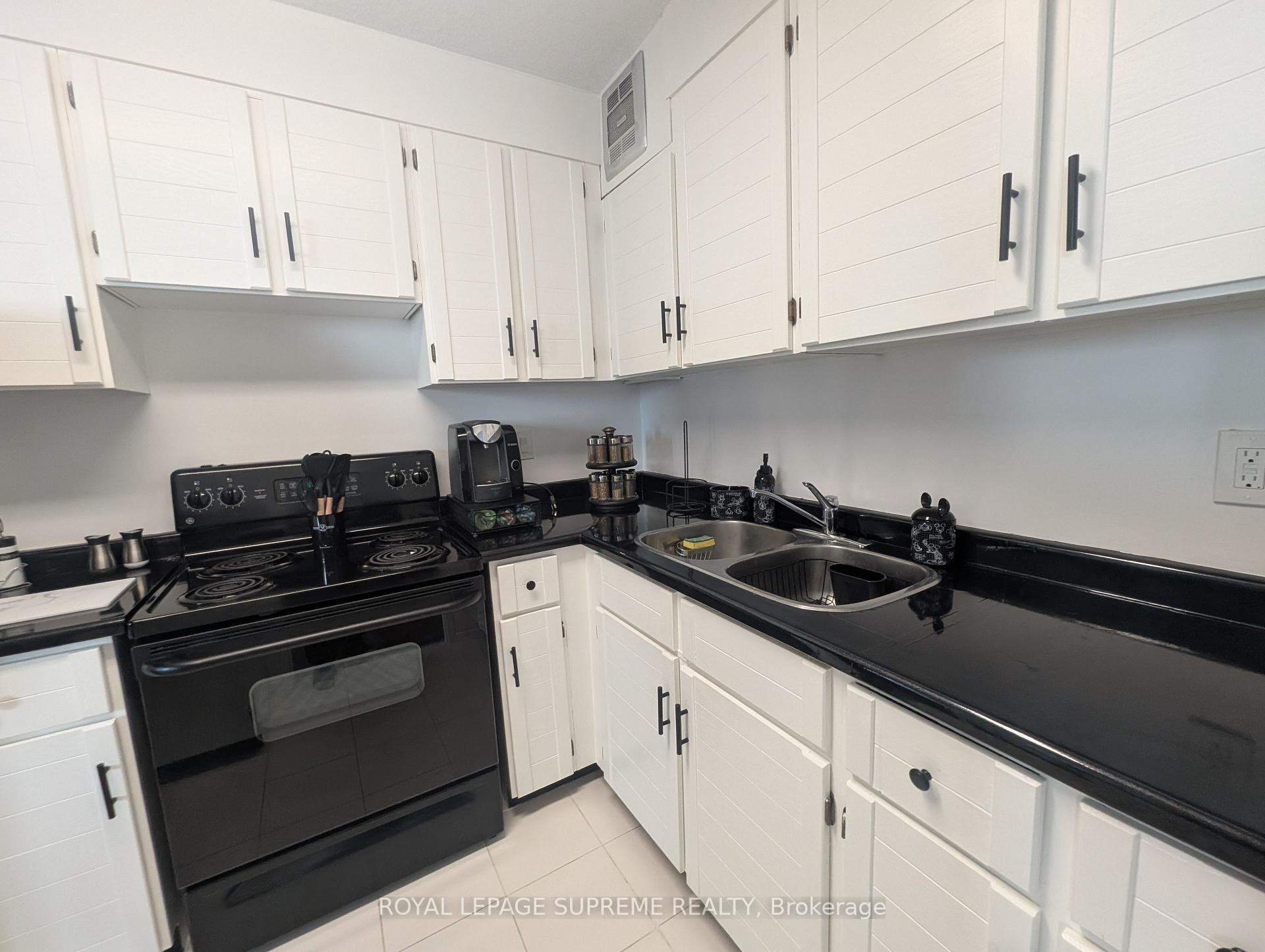 541 Blackthorn Avenue 1514, Toronto W03 Unit: 1514