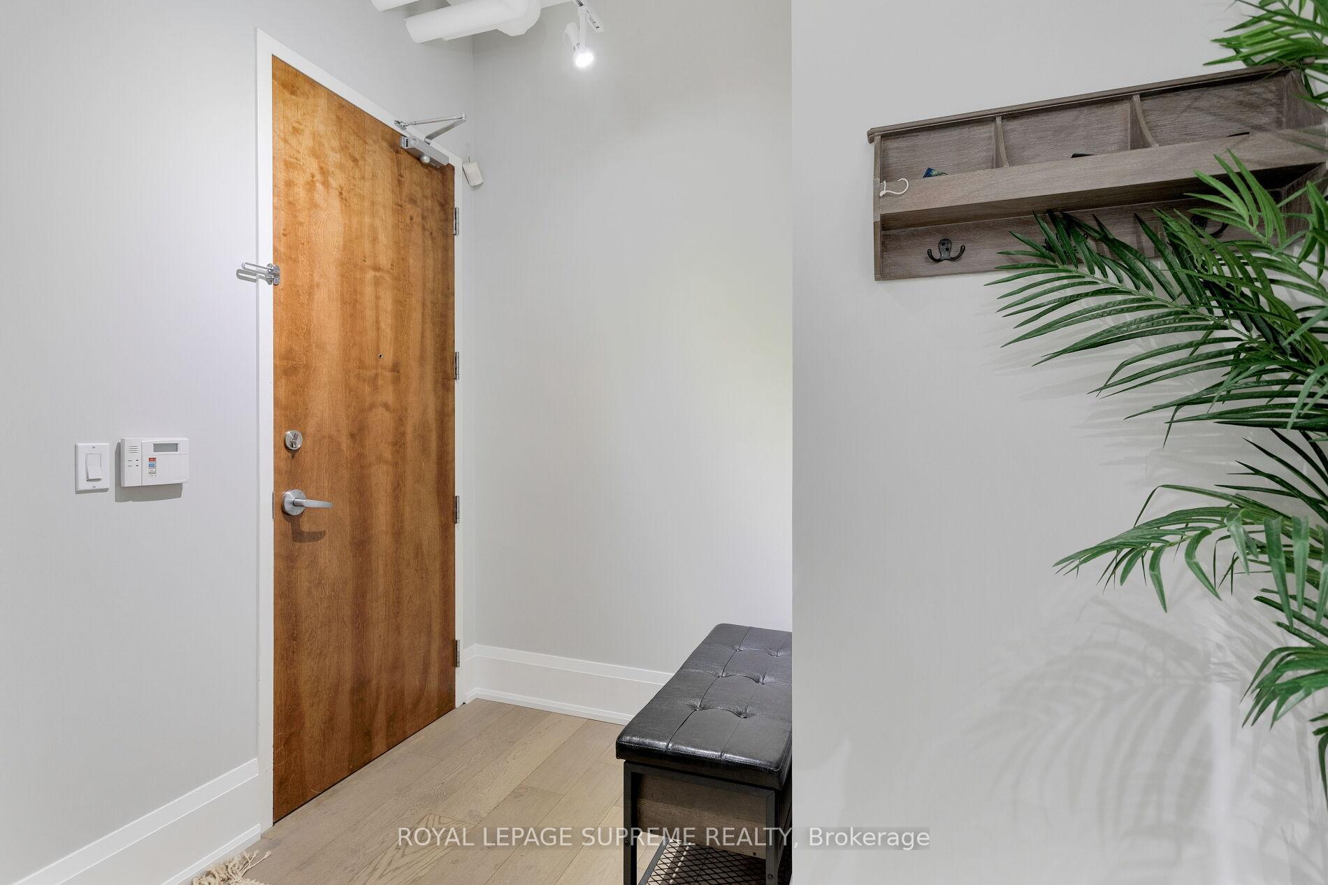 #209 - 2 Fieldway Road, Toronto Unit: 209