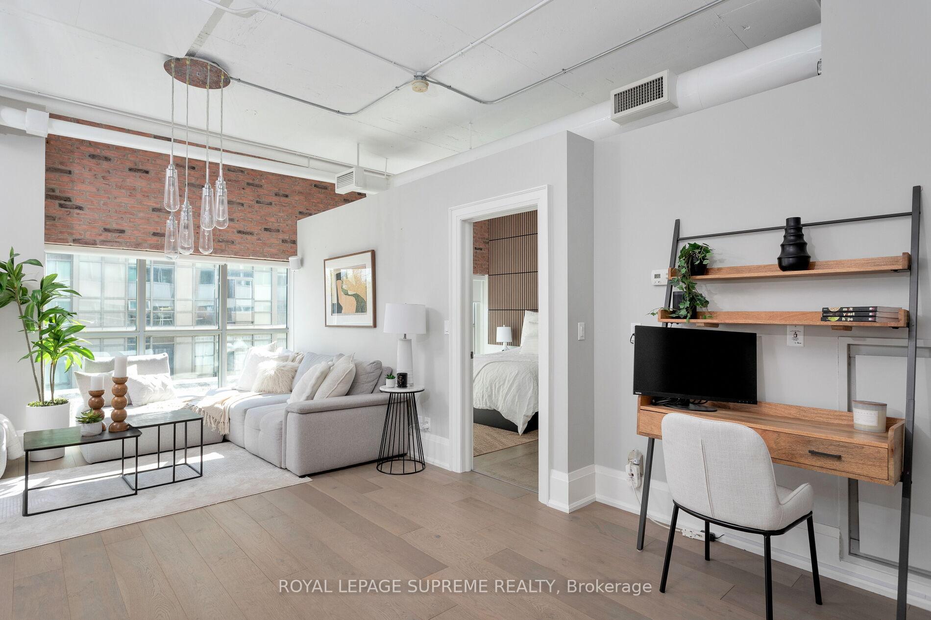 #209 - 2 Fieldway Road, Toronto Unit: 209