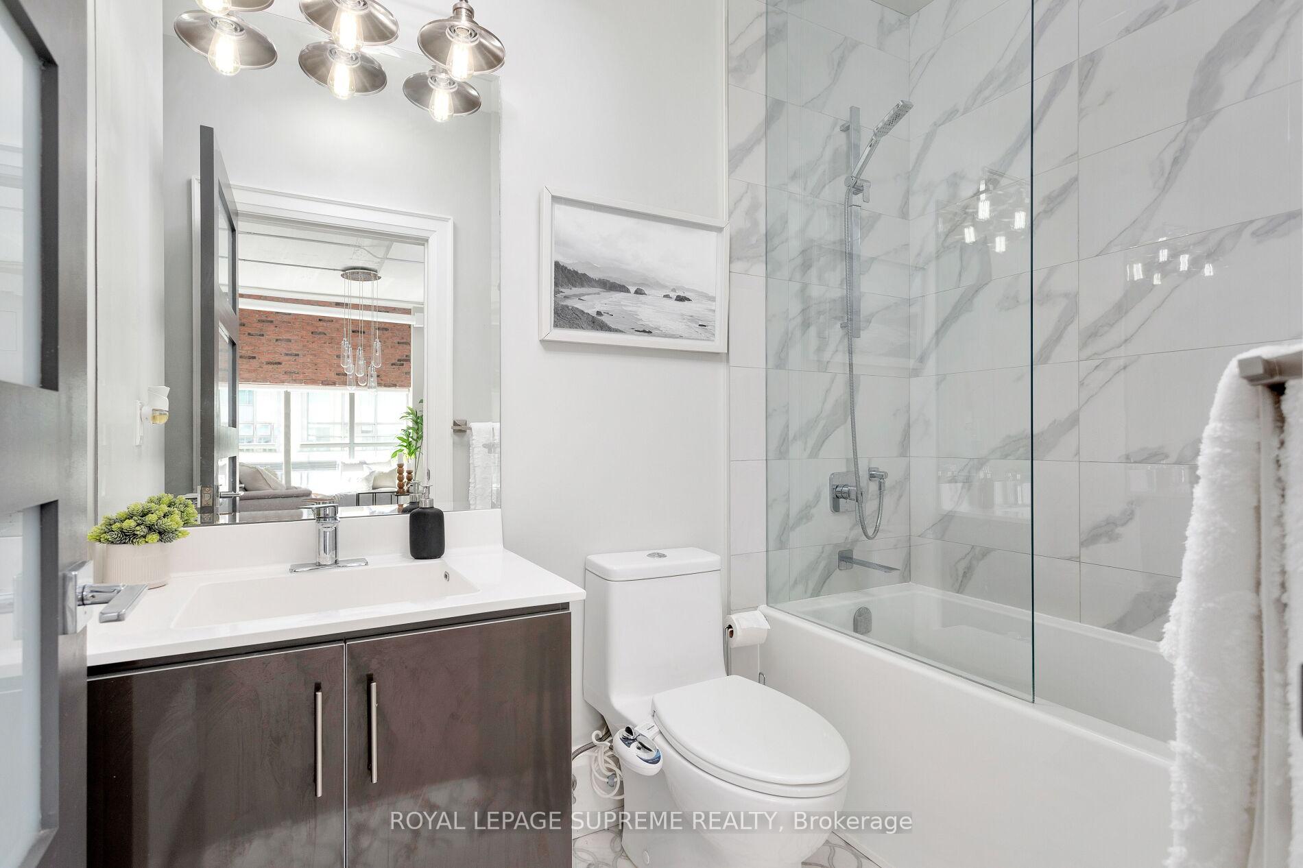 #209 - 2 Fieldway Road, Toronto Unit: 209