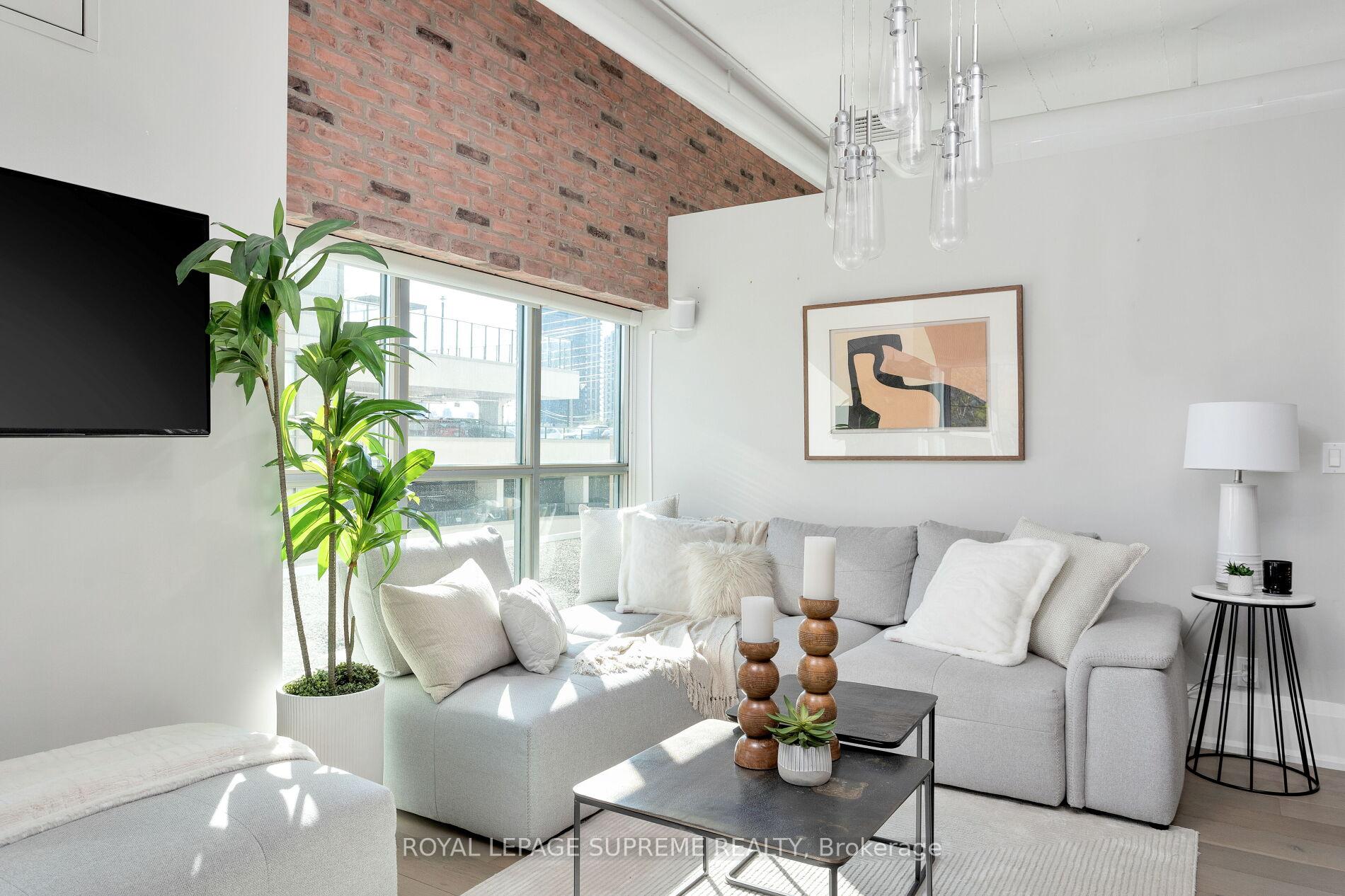 #209 - 2 Fieldway Road, Toronto Unit: 209