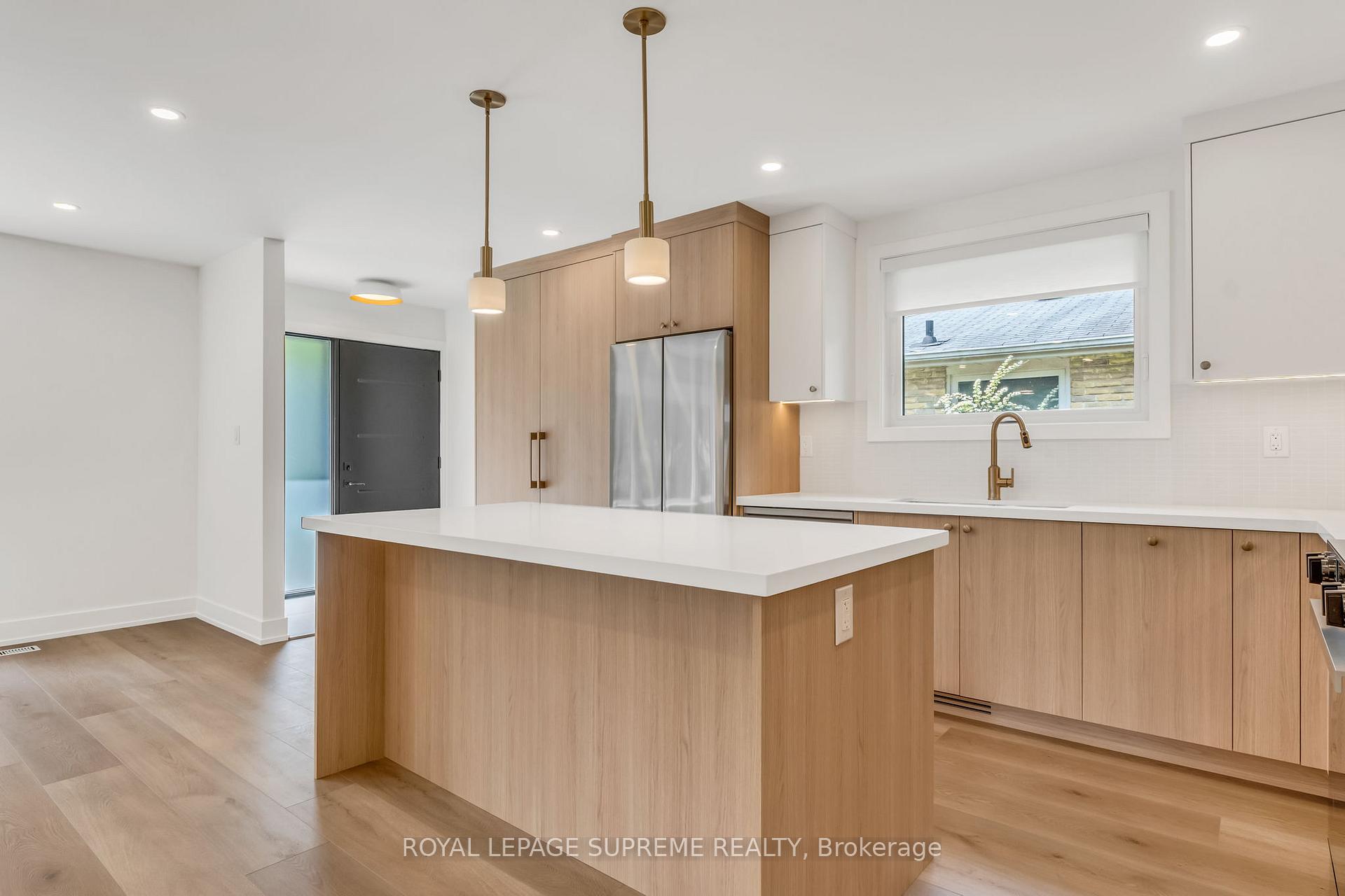 #Upper - 485 Anthony Drive Unit: Upper