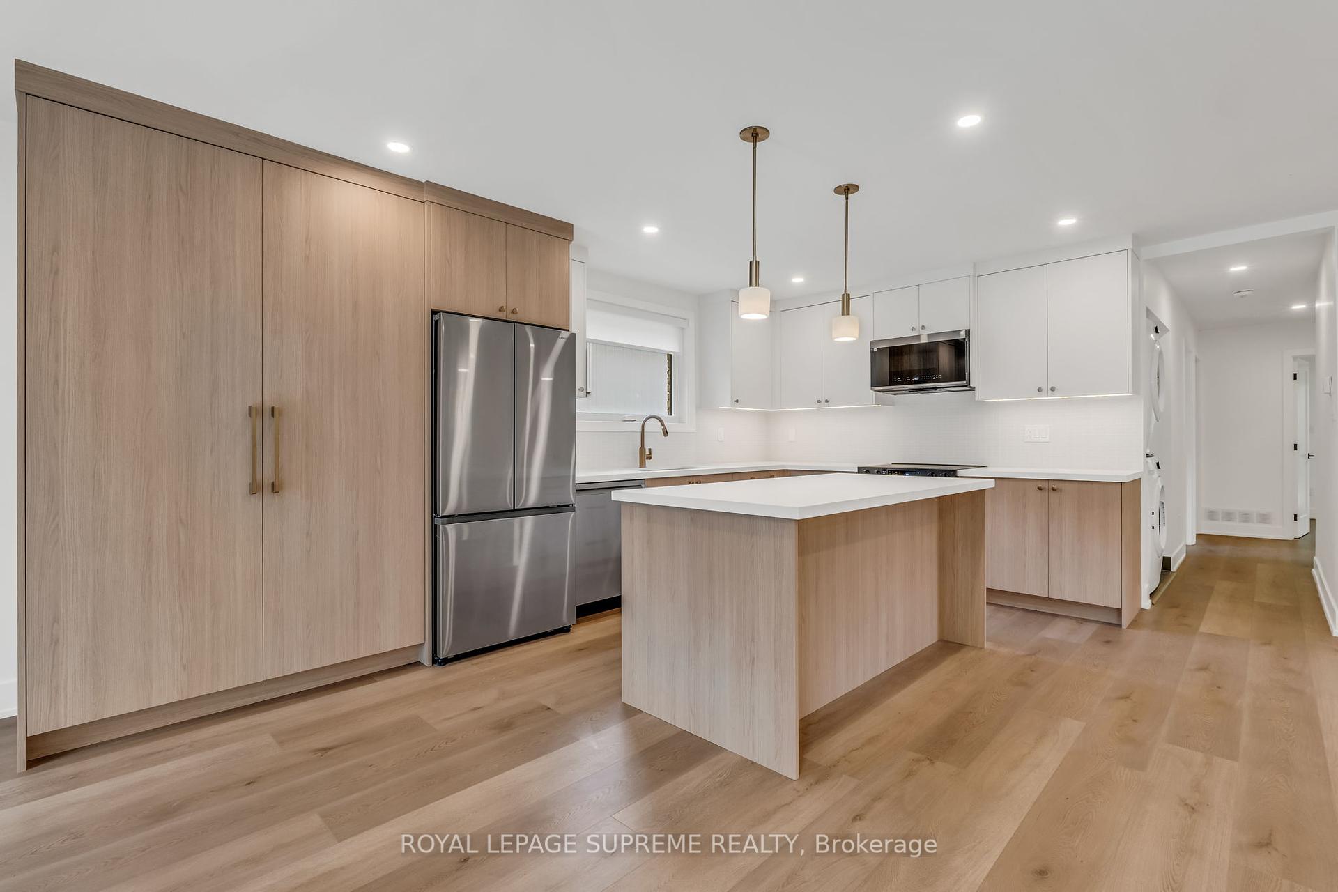 #Upper - 485 Anthony Drive Unit: Upper