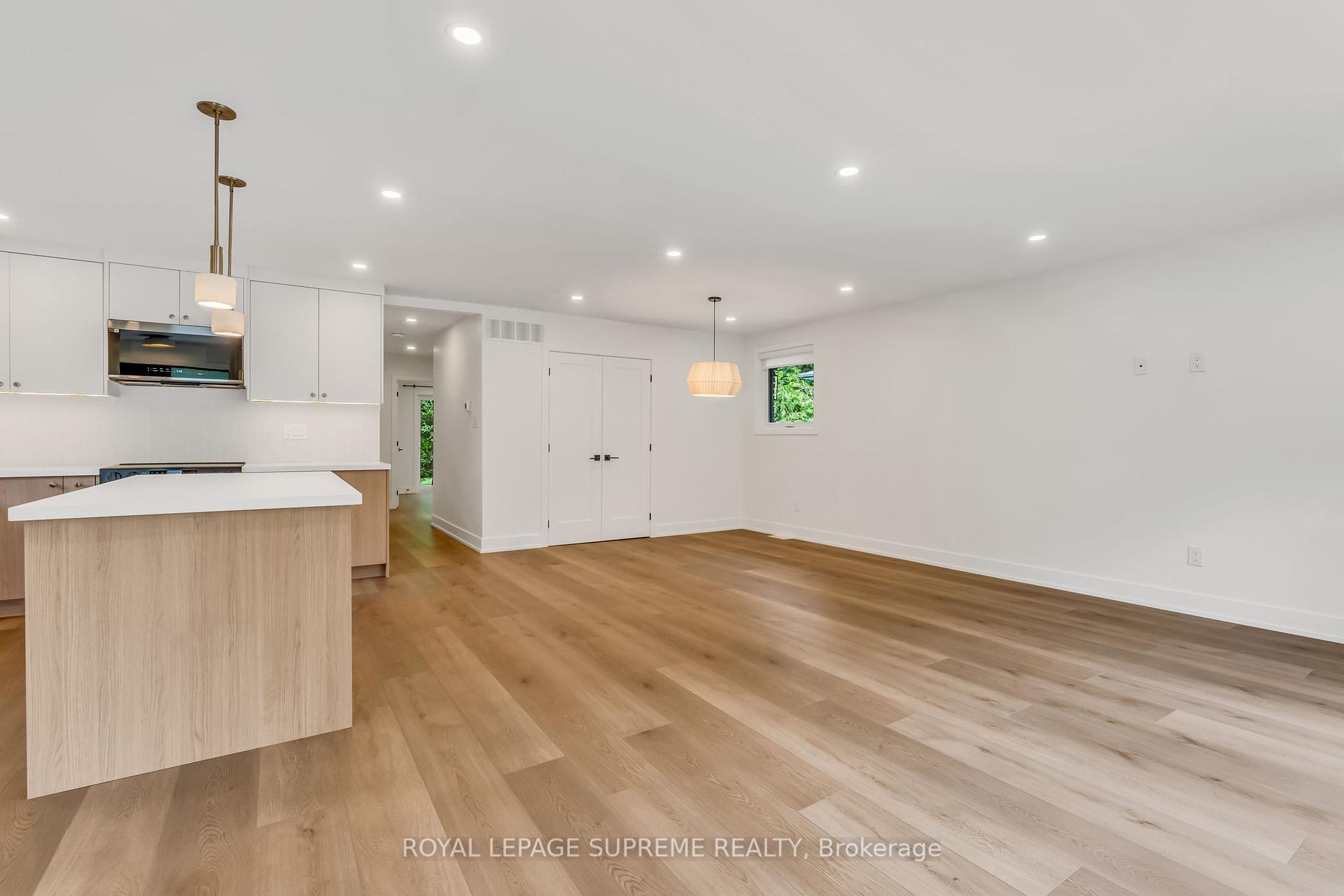 #Upper - 485 Anthony Drive Unit: Upper