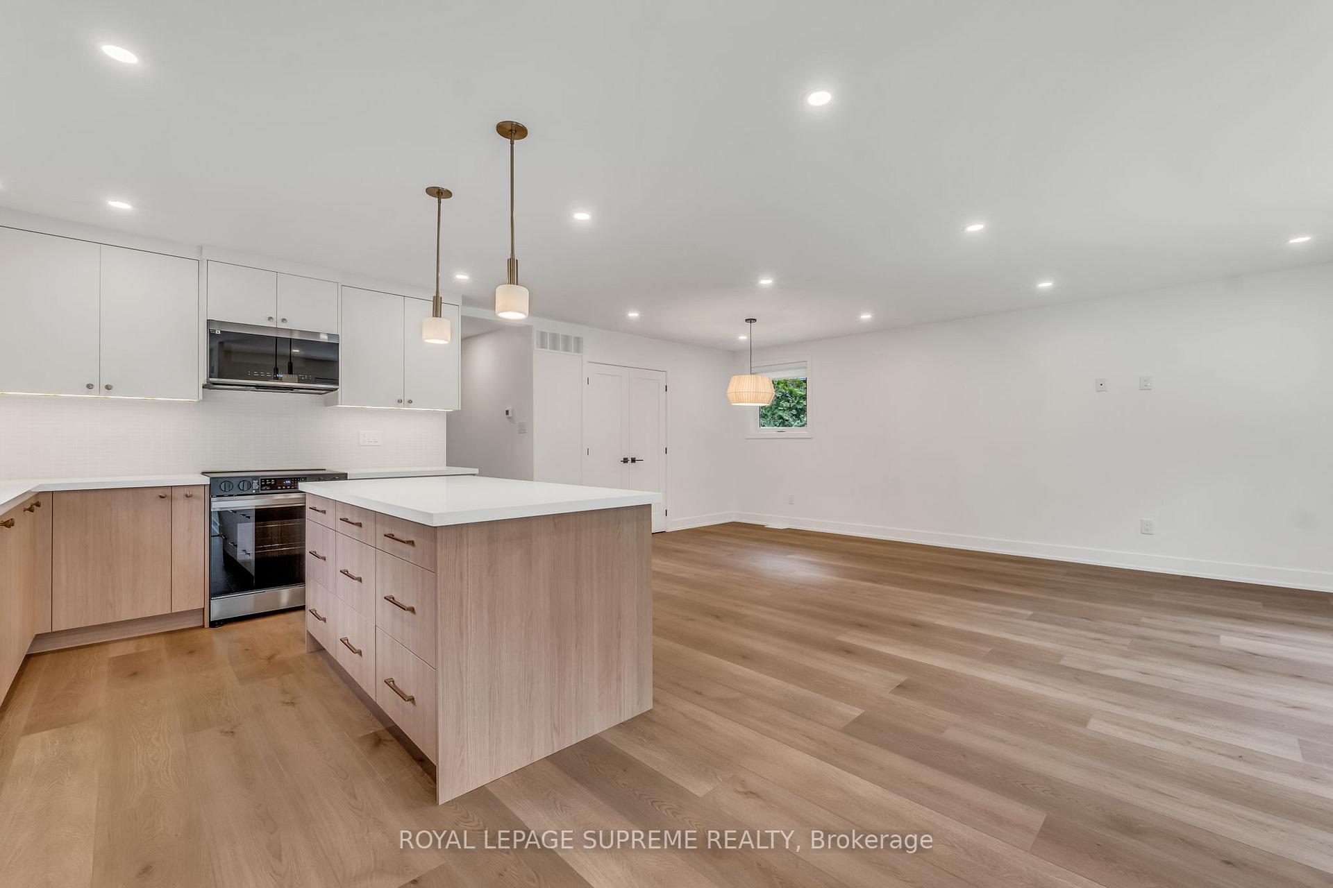 #Upper - 485 Anthony Drive Unit: Upper
