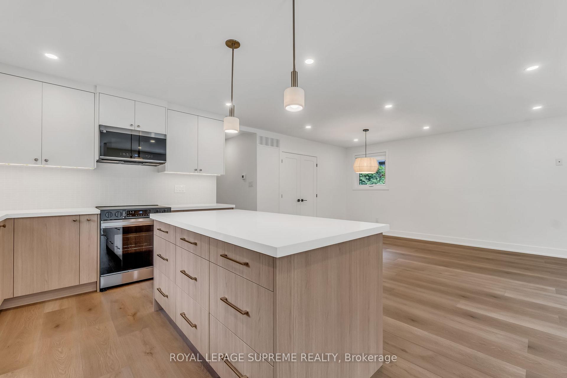 #Upper - 485 Anthony Drive Unit: Upper